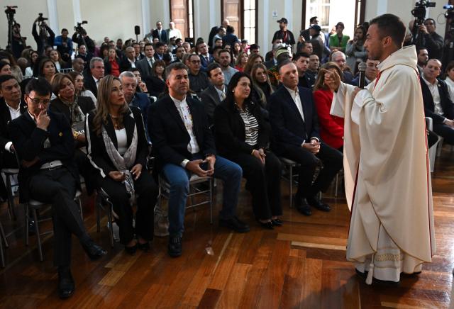 Lawmakers attend a mass to pray for the health of Colombian senator and presidential candidate Miguel Uribe at the Congress in Bogota on June 9, 2025. Doctors treating a Colombian presidential hopeful shot twice in the head by a would-be assassin warned he was not responding well to treatment Monday and that his condition remained grave. Right-wing Senator Miguel Uribe, 39, was shot by a 15-year-old alleged hitman at close range while campaigning in Bogota on Saturday. (Photo by Raul ARBOLEDA / AFP)