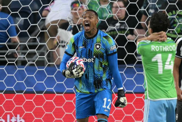 Botafogo's Brazilian goalkeeper #12 John reacts after making a save during the Club World Cup 2025 Group B football match between Brazil's Botafogo and US Seattle Sounders at the Lumen Field stadium in Seattle on June 15, 2025. (Photo by JUAN MABROMATA / AFP)