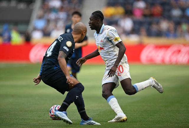 Pachuca's Mexican defender #24 Luis Rodriguez and Salzburg's Ghanaian forward #20 Edmund Baidoo fight for the ball during the FIFA Club World Cup 2025 Group H football match between Mexico's Pachuca and Austria's FC Salzburg at the TQL stadium in Cincinnati on June 18, 2025. (Photo by Paul ELLIS / AFP)