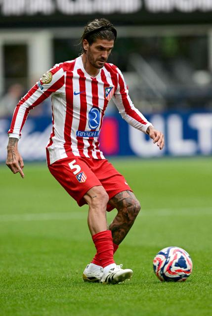 Atletico Madrid's Argentine midfielder #05 Rodrigo De Paul controls the ball during the FIFA Club World Cup 2025 Group B football match between US Seattle Sounders and Spain's Atletico de Madrid at the Lumen Field stadium in Seattle on June 19, 2025. (Photo by Pablo PORCIUNCULA / AFP)