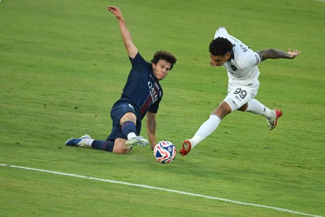 Paris Saint-Germain's Portuguese midfielder #87 Joao Neves and Botafogo's Brazilian forward #99 Igor Jesus fight for the ball during the FIFA Club World Cup 2025 Group B football match between France's Paris Saint-Germain and Brazil's Botafogo at the Rose Bowl stadium in Los Angeles on June 19, 2025. (Photo by Patrick T. Fallon / AFP)