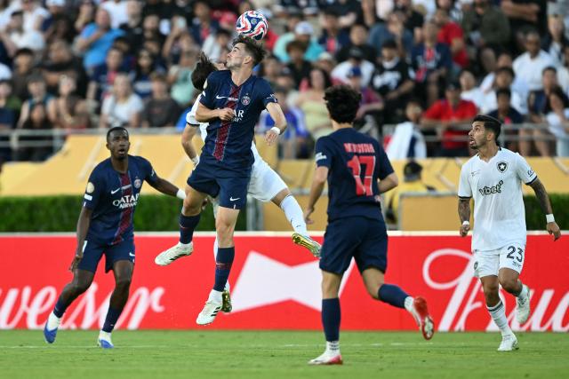 Paris Saint-Germain's Spanish midfielder #08 Fabian Ruiz and Botafogo's Argentine midfielder #08 Alvaro Montoro fight for the ball during the FIFA Club World Cup 2025 Group B football match between France's Paris Saint-Germain and Brazil's Botafogo at the Rose Bowl stadium in Los Angeles on June 19, 2025. (Photo by YURI CORTEZ / AFP)