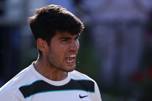Spain's Carlos Alcaraz celebrates winning against France's Arthur Rinderknech during their men's singles quarter final tennis match at the HSBC ATP tennis Championships at Queen's Club in west London on June 20, 2025. (Photo by HENRY NICHOLLS / AFP)