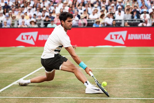Spain's Carlos Alcaraz plays a forehand return to Czech Republic's Jiri Lehecka  during their men's singles final tennis match at the HSBC ATP tennis Championships at Queen's Club in west London on June 22, 2025. (Photo by Adrian Dennis / AFP)