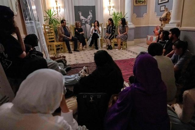 Egyptian belly-dancer Amie Sultan (C) talks during a lecture at her studio in Cairo on April 15, 2025. As belly dancing gains popularity internationally, young Egyptian performers are working to restore its reputation at home, pushing back against decades of stigma to reclaim the dance as part of their artistic heritage. Once iconic figures of Egypt's cinematic golden age, belly dancers have watched their prestige wane, their art increasingly confined to nightclubs and wedding halls. (Photo by Khaled DESOUKI / AFP)