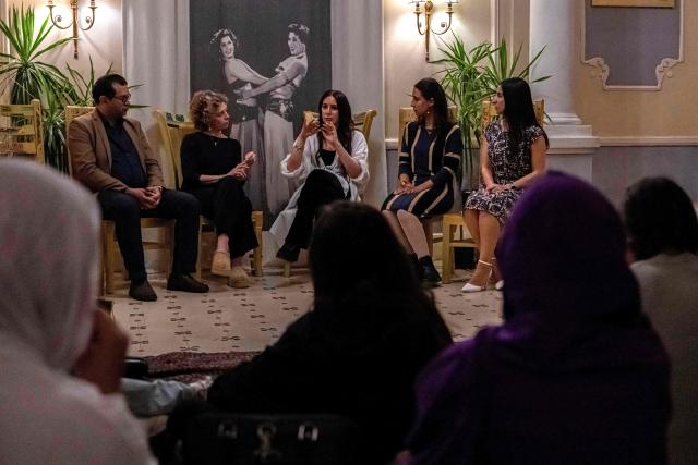 Egyptian belly-dancer Amie Sultan (C) talks during a lecture at her studio in Cairo on April 15, 2025. As belly dancing gains popularity internationally, young Egyptian performers are working to restore its reputation at home, pushing back against decades of stigma to reclaim the dance as part of their artistic heritage. Once iconic figures of Egypt's cinematic golden age, belly dancers have watched their prestige wane, their art increasingly confined to nightclubs and wedding halls. (Photo by Khaled DESOUKI / AFP)