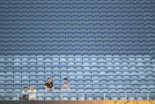 Football fans wait for the start of the FIFA Club World Cup 2025 round of 16 football match between England's Manchester City and Saudi's Al-Hilal at the Camping World stadium in Orlando on June 30, 2025. (Photo by CHANDAN KHANNA / AFP)