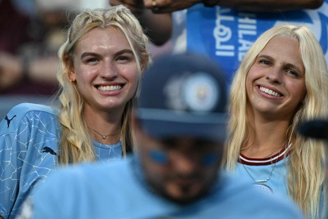 Fans of Manchester City pose for a picture ahead of the FIFA Club World Cup 2025 round of 16 football match between England's Manchester City and Saudi's Al-Hilal at the Camping World stadium in Orlando on June 30, 2025. (Photo by PATRICIA DE MELO MOREIRA / AFP)