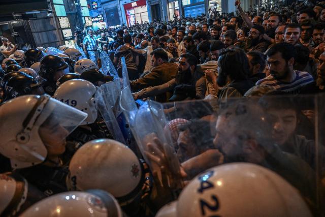Islamist protesters clash with Turkish anti riot police officers as they gather to protests Leman cartoon magazine in Istanbul on June 30, 2025. Clashes erupted in Istanbul Monday with police firing rubber bullets and tear gas to break up an angry mob after allegations that a satirical magazine had published a cartoon of the Prophet Mohammed, an AFP correspondent said. The incident occurred after Istanbul's chief prosecutor ordered the arrest of the editors at LeMan magazine on grounds it had published a cartoon which "publicly insulted religious values". (Photo by Ozan KOSE / AFP)