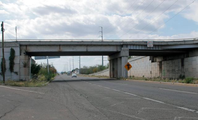 View of the "El Seminario" bridge, where 20 bodies were abandoned at the exit of the city of Culiacan in the state of Sinaloa, Mexico, on June 30, 2025. Twenty bodies, several of them decapitated, were found on a highway bridge in a part of Mexico where factions of the Sinaloa drug cartel are fighting each other, authorities said Monday. Several headless corpses were found by the roadside, while 16 more bodies were discovered inside a vehicle abandoned at the scene, the Sinaloa state prosecutor's office said. (Photo by Ivan MEDINA / AFP)
