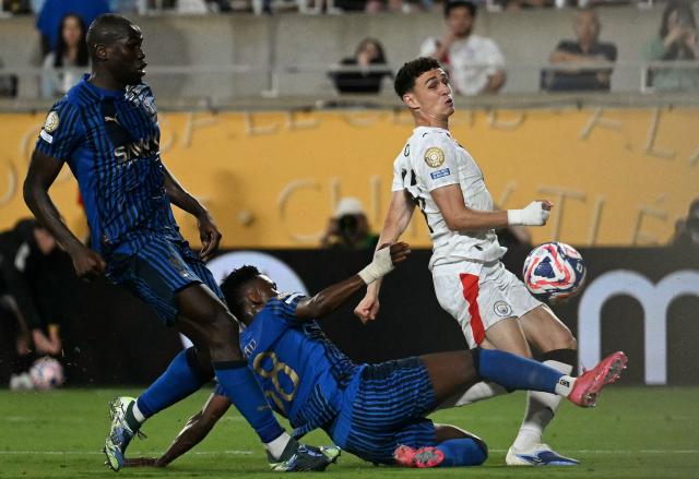Manchester City's English midfielder #47 Phil Foden (R) scores his team's equilising goal during the FIFA Club World Cup 2025 round of 16 football match between England's Manchester City and Saudi's Al-Hilal at the Camping World stadium in Orlando on June 30, 2025. (Photo by Chandan Khanna / AFP)