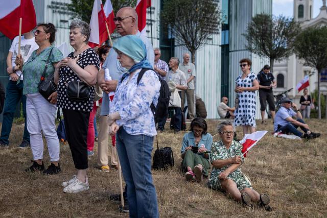 Supporters of Karol Nawrocki, president elect supported by Poland's right-wing Law and Justice (PiS) party, wait in front of the Supreme Court building in Warsaw on July 1, 2025 for the announcement of the ruling on the validity of the presidential election. (Photo by Wojtek RADWANSKI / AFP)
