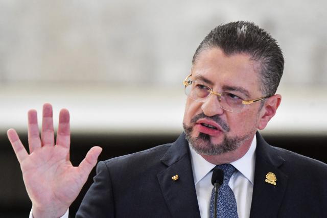 (FILES) Costa Rica's President Rodrigo Chaves gestures as he speaks during a press conference at the presidential house in San Jose on April 23, 2025. Costa Rica's Supreme Court on July 1, 2025, urged the congress to strip President Rodrigo Chaves of his immunity from prosecution so he can be tried on corruption charges. Chaves is accused of forcing a communications services company hired by the presidency to give $32,000 to his friend and former image advisor Federico Cruz. (Photo by Ezequiel BECERRA / AFP)