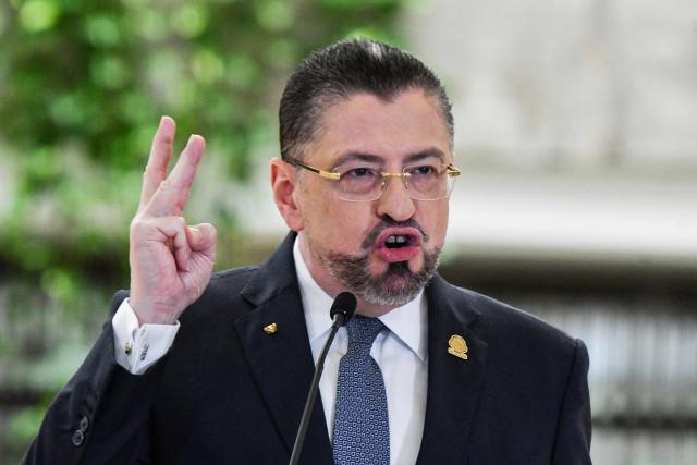 (FILES) Costa Rica's President Rodrigo Chaves gestures as he speaks during a press conference at the presidential house in San Jose on April 23, 2025. Costa Rica's Supreme Court on July 1, 2025, urged the congress to strip President Rodrigo Chaves of his immunity from prosecution so he can be tried on corruption charges. Chaves is accused of forcing a communications services company hired by the presidency to give $32,000 to his friend and former image advisor Federico Cruz. (Photo by Ezequiel BECERRA / AFP)