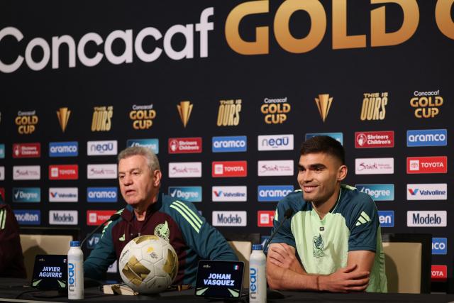 Mexico's coach Javier Aguirre (L) and Mexico's defender Johan Vasquez speak during a press conference ahead of the CONCACAF Gold Cup semifinal soccer match between Mexico and Honduras at Levi’s Stadium in Santa Clara, California on July 1, 2025. (Photo by Patrick T. Fallon / AFP)