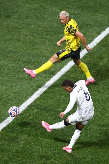 Monterrey's Colombian midfielder #06 Nelson Deossa (B) kicks the ball during the FIFA Club World Cup 2025 round of 16 football match between Germany's Borussia Dortmund and Mexico's Monterrey at the Mercedes-Benz Stadium in Atlanta on July 1, 2025. (Photo by Franck FIFE / AFP)