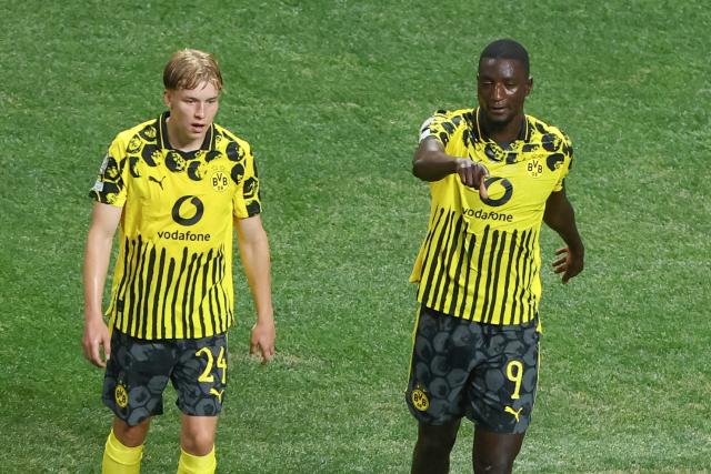 Borussia Dortmund's Guinean forward #09 Serhou Guirassy (R) celebrates scoring his team's second goal during the FIFA Club World Cup 2025 round of 16 football match between Germany's Borussia Dortmund and Mexico's Monterrey at the Mercedes-Benz Stadium in Atlanta on July 1, 2025. (Photo by Franck FIFE / AFP)