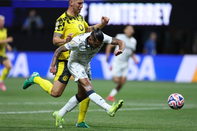 Monterrey's Mexican forward #17 Jesus Corona kicks the ball during the FIFA Club World Cup 2025 round of 16 football match between Germany's Borussia Dortmund and Mexico's Monterrey at the Mercedes-Benz Stadium in Atlanta on July 1, 2025. (Photo by Charly TRIBALLEAU / AFP)