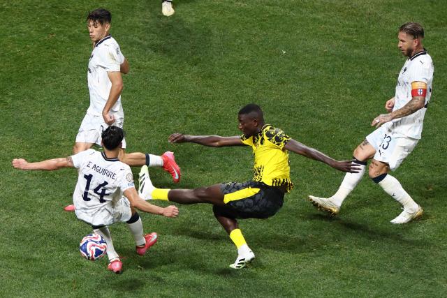 Monterrey's Mexican midfielder #14 Erick Aguirre (L) and Borussia Dortmund's Guinean forward #09 Serhou Guirassy (C) fight for the ball during the FIFA Club World Cup 2025 round of 16 football match between Germany's Borussia Dortmund and Mexico's Monterrey at the Mercedes-Benz Stadium in Atlanta on July 1, 2025. (Photo by Franck FIFE / AFP)