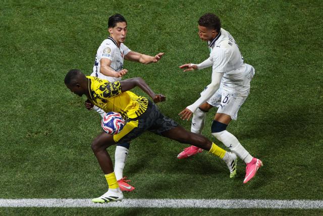 Monterrey's Mexican midfielder #14 Erick Aguirre (L), Colombian midfielder #06 Nelson Deossa (R) and Borussia Dortmund's Guinean forward #09 Serhou Guirassy (C) fight for the ball during the FIFA Club World Cup 2025 round of 16 football match between Germany's Borussia Dortmund and Mexico's Monterrey at the Mercedes-Benz Stadium in Atlanta on July 1, 2025. (Photo by Franck FIFE / AFP)