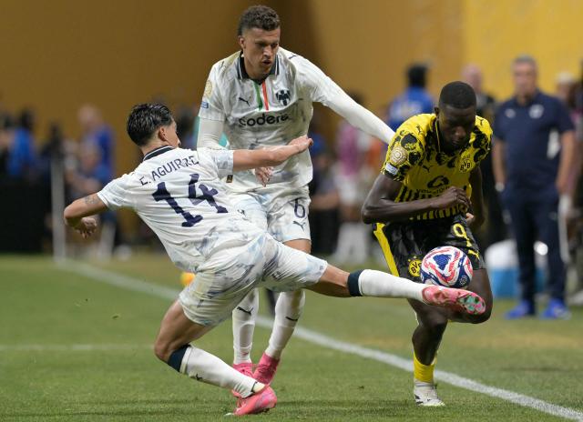 Monterrey's Mexican midfielder #14 Erick Aguirre, Colombian midfielder #06 Nelson Deossa and Borussia Dortmund's Guinean forward #09 Serhou Guirassy fight for the ball during the FIFA Club World Cup 2025 round of 16 football match between Germany's Borussia Dortmund and Mexico's Monterrey at the Mercedes-Benz Stadium in Atlanta on July 1, 2025. (Photo by Juan MABROMATA / AFP)