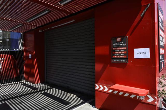 A car wash shop is closed with a sign reading 'strike' in Thessaloniki on July 2, 2025. Car repair shops, car washes, parking facilities, and vehicle rental businesses across Greece have begun rolling 24-hour strikes in protest against the compulsory implementation of a new digital customer registry, which came into effect on July 1. (Photo by SAKIS MITROLIDIS / AFP)