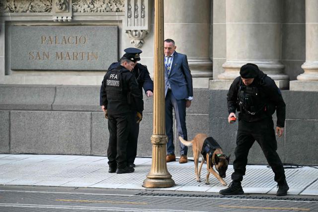 A policeman with a sniffer dog patrols outside the San Martin Palace in Buenos Aires during the Ordinary Meeting of the Common Market Council (CMC) on July 2, 2025, within the framework of the 66th Summit of Leaders of Mercosur and Associated States. Leaders of South America's Mercosur bloc will hold two days of talks in Buenos Aires, focused on a massive trade deal with the European Union being blocked by France. (Photo by Luis ROBAYO / AFP)