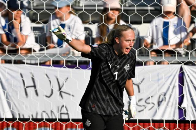 Iceland's goalkeeper #01 Cecilia Runarsdottir gives instructions to her teammates during the UEFA Women's Euro 2025 Group A football match between Iceland and Finland at the Arena Thun stadium in Thun on July 2, 2025.  (Photo by Fabrice COFFRINI / AFP)