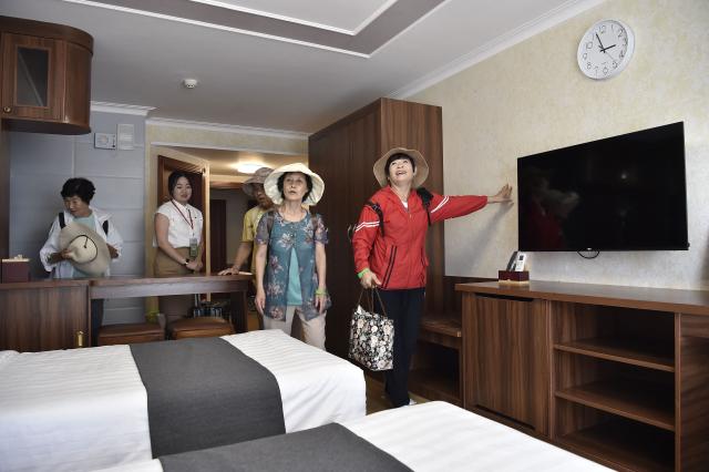 Domestic tourists check a new hotel room at Wonsan Kalma Coastal Tourist Area in Wonsan, North Korea's Kangwon Province on July 1, 2025. North Korea opened a massive resort area on its east coast, state media said on July 2, with the tourism pet project of leader Kim Jong Un reportedly set to welcome Russian guests later this month. (Photo by KIM Won Jin / AFP)