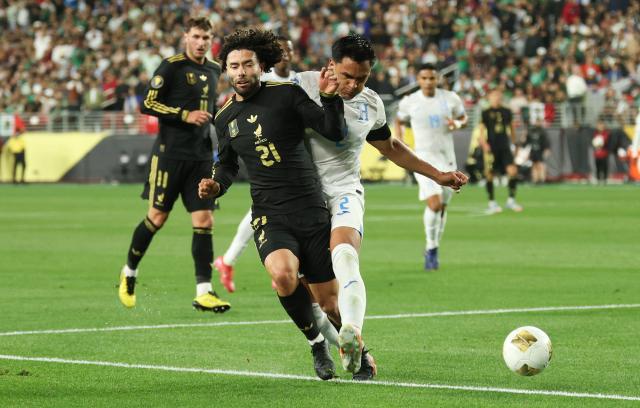 Mexico's forward #21 Cesar Huerta and Honduras’ defender #02 Denil Maldonado vie for the ball during the CONCACAF gold cup semi-final football match between Mexico and Honduras at Levi's Stadium in Santa Clara, California on July 2, 2025. (Photo by Patrick T. Fallon / AFP)