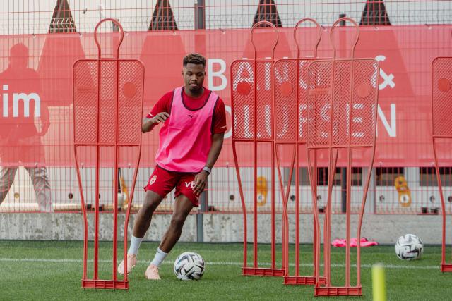 Monaco's new recruit Ansu Fati takes part in the first team training at the "Performance center" in La Turbie, near Monaco on July 3, 2025. (Photo by Frederic DIDES / AFP)