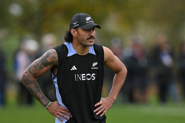 (FILES) New Zealand's centre Rieko Ioane takes part in the New Zealand captain's run at The Lensbury Hotel, in London, on November 1, 2024, on the eve of their Autumn Nations Series International Rugby Union match against England. The All Black with 81 caps, Rieko Ioane, who will start on the wing against France on July 5, 2025, assures that he is wary of the blue squad and the pride that can drive them in the face of criticism about their level, he said on July 3, 2025 in an interview with AFP. (Photo by Glyn KIRK / AFP)