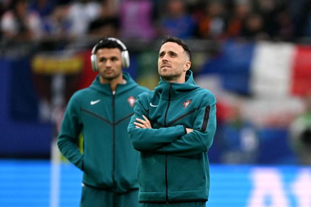 (FILES) Portugal's forward #21 Diogo Jota (R) and teammates check the pitch prior to the UEFA Euro 2024 quarter-final football match between Portugal and France at the Volksparkstadion in Hamburg on July 5, 2024. Liverpool striker Diogo Jota died along with his brother early July 3, 2025 in a road accident in northwest Spain, the Spanish Civil Guard said. The accident occurred around 12:30 a.m. on a highway in the province of Zamora. The vehicle "left the road" before bursting into flames, the Civil Guard said, adding that the two passengers, Diogo Jota and his brother Andre Felipe, also a professional footballer, were deceased. (Photo by PATRICIA DE MELO MOREIRA / AFP)