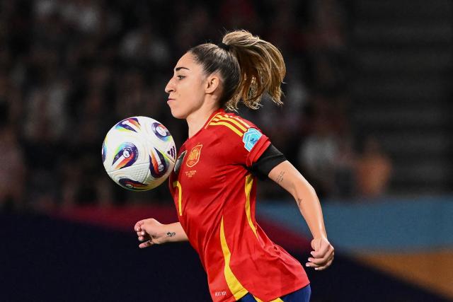 Spain's defender #07 Olga Carmona controls the ball during the UEFA Women's Euro 2025 Group B football match between Spain and Portugal at the Wankdorf stadium in Bern, on July 3, 2025. (Photo by SEBASTIEN BOZON / AFP)