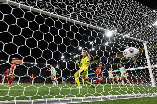 TOPSHOT - Spain's forward #16 Cristina Martin-Prieto (L) celebrates after she scored her team's fifth goal as Portugal's goalkeeper #01 Ines Pereira (C) looks on during the UEFA Women's Euro 2025 Group B football match between Spain and Portugal at the Wankdorf stadium in Bern, on July 3, 2025. (Photo by SEBASTIEN BOZON / AFP)