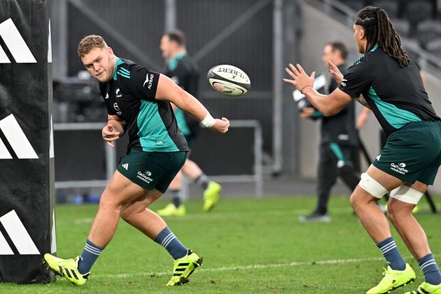 New Zealand's Ollie Norris (R) and Tupou Vaa'i take part in the New Zealand captains' run at Forsyth Barr Stadium in Dunedin on July 4, 2025, ahead of their three-match international rugby series against France, with the first Test match to be played in Dunedin on July 5. (Photo by Sanka Vidanagama / AFP)