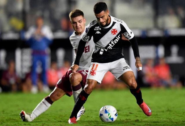 (FILES) Lanus' midfielder #30 Agustin Cardozo and Vasco da Gama's midfielder #11 Philippe Coutinho fight for the ball during the Copa Sudamericana group stage football match between Brazil's Vasco Da Gama and Argentina's Lanus at the Sao Januario stadium in Rio de Janeiro, Brazil, on April 22, 2025. Coutinho will stay at Vasco da Gama, after being released by Aston Villa and signing a contract with the Rio de Janeiro team until June 2026, both clubs announced on July, 4, 2025. (Photo by Daniel RAMALHO / AFP)