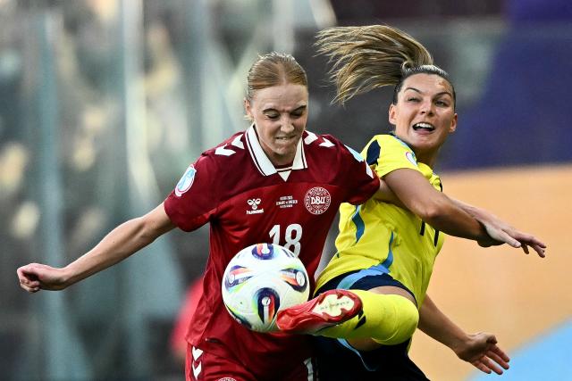 Denmark's defender #18 Sara Holmgaard fights for the ball with Sweden's forward #19 Johanna Rytting Kaneryd during the UEFA Women's Euro 2025 Group C football match between Denmark and Sweden at the Stade de Geneve in Geneva, on July 4, 2025. (Photo by Fabrice COFFRINI / AFP)