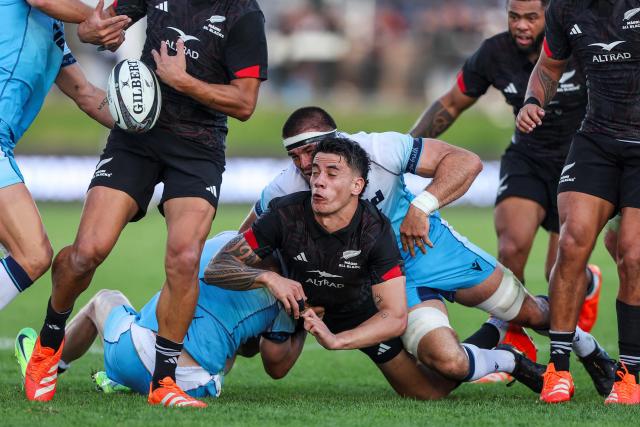 New Zealand Maori's Rivez Reihana (C) makes a pass during their rugby match between New Zealand Maori and Scotland at Semenoff Stadium in Whangarei on July 5, 2025. (Photo by DJ Mills / AFP)