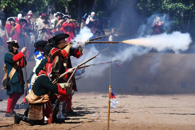 Members of Russian historical clubs dressed as 17th and 18th century Russian soldiers take part in the Vyborg Frontier festival which is dedicated to the era of Russian Emperor Peter I, in Vyborg, in the Leningrad region, on July 5, 2025. (Photo by Olga MALTSEVA / AFP)