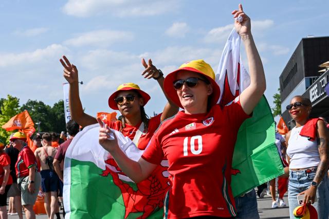 Wales supporters cheer as they arrive for the start of the UEFA Women's Euro 2025 Group D football match between Wales and The Netherlands at the Allmend Stadion Luzern in Lucerne on July 5, 2025. (Photo by Fabrice COFFRINI / AFP)