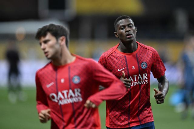 Paris Saint-Germain's Portuguese defender #25 Nuno Mendes (R) warms up before the FIFA Club World Cup 2025 quarterfinal football match between France's Paris Saint-Germain and Germany's Bayern Munich at the Mercedes-Benz Stadium in Atlanta on July 5, 2025. (Photo by PATRICIA DE MELO MOREIRA / AFP)