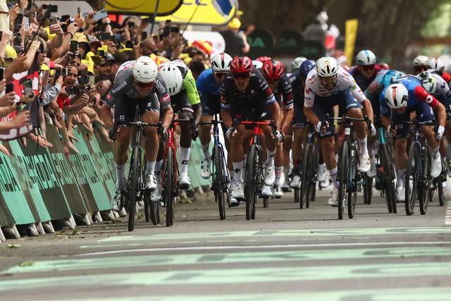 Alpecin - Deceuninck team's Belgian rider Jasper Philipsen (L) sprints to the finish line to win the 1st stage of the 112th edition of the Tour de France cycling race, 184.9 km starting and finishing in Lille Metropole, northern France, on July 5, 2025. (Photo by Anne-Christine POUJOULAT / AFP)