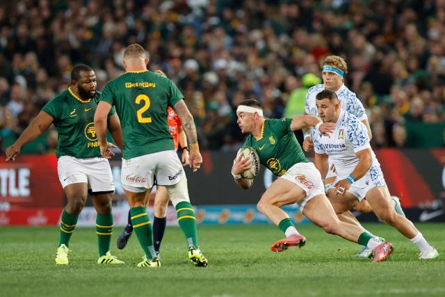 South Africa's centre Jesse Kriel (C) runs with the ball during the international rugby union Test match between South Africa and Italy at Loftus Versfeld stadium in Pretoria on July 5, 2025. (Photo by PHILL MAGAKOE / AFP)