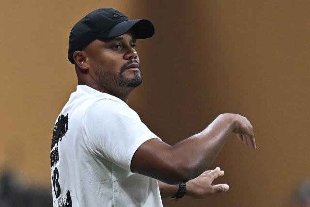 Bayern Munich's Belgian head coach Vincent Kompany gestures during the FIFA Club World Cup 2025 quarterfinal football match between France's Paris Saint-Germain and Germany's Bayern Munich at the Mercedes-Benz Stadium in Atlanta on July 5, 2025. (Photo by Paul ELLIS / AFP)