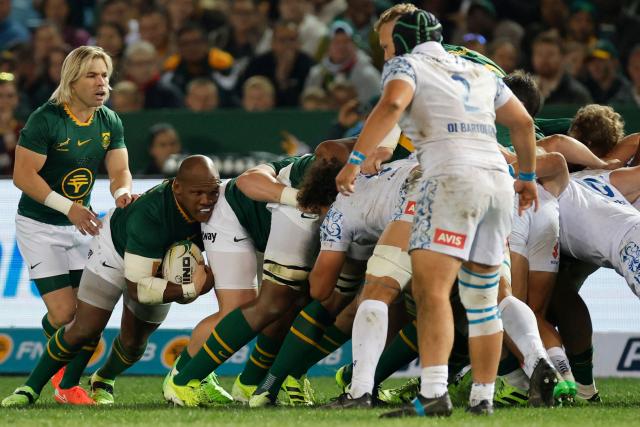 South Africa's hooker Bongi Mbonambi (2nd L) holds the ball in a maul during the international rugby union Test match between South Africa and Italy at Loftus Versfeld stadium in Pretoria on July 5, 2025. (Photo by PHILL MAGAKOE / AFP)