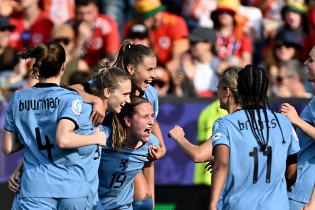 Netherlands' forward #09 Vivianne Miedema (2ndL)) celebrates scoring a goal with her teammates mduring the UEFA Women's Euro 2025 Group D football match between Wales and The Netherlands at the Allmend Stadion Luzern in Lucerne on July 5, 2025. (Photo by Fabrice COFFRINI / AFP)