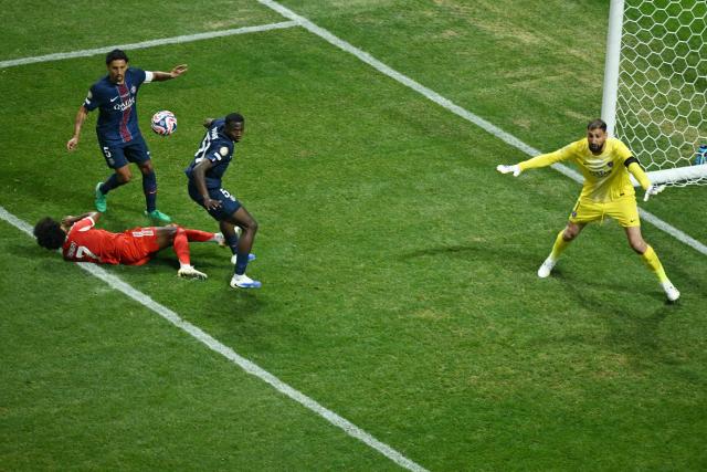 Bayern Munich's German forward #07 Serge Gnabry falls on the ground past Paris Saint-Germain's Brazilian defender #05 Marquinhos, Ecuadorian defender #51 William Pacho and Italian goalkeeper #01 Gianluigi Donnarumma during the FIFA Club World Cup 2025 quarterfinal football match between France's Paris Saint-Germain and Germany's Bayern Munich at the Mercedes-Benz Stadium in Atlanta on July 5, 2025. (Photo by ROBERTO SCHMIDT / AFP)