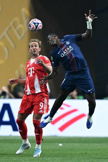 Bayern Munich's English forward #09 Harry Kane and Paris Saint-Germain's Ecuadorian defender #51 William Pacho fight for the ball during the FIFA Club World Cup 2025 quarterfinal football match between France's Paris Saint-Germain and Germany's Bayern Munich at the Mercedes-Benz Stadium in Atlanta on July 5, 2025. (Photo by PATRICIA DE MELO MOREIRA / AFP)
