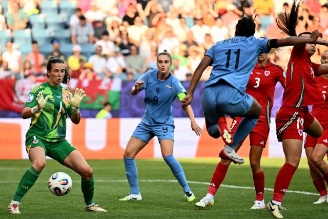Netherlands' forward #11 Esmee Brugts shoots to score during the UEFA Women's Euro 2025 Group D football match between Wales and The Netherlands at the Allmend Stadion Luzern in Lucerne on July 5, 2025. (Photo by Fabrice COFFRINI / AFP)